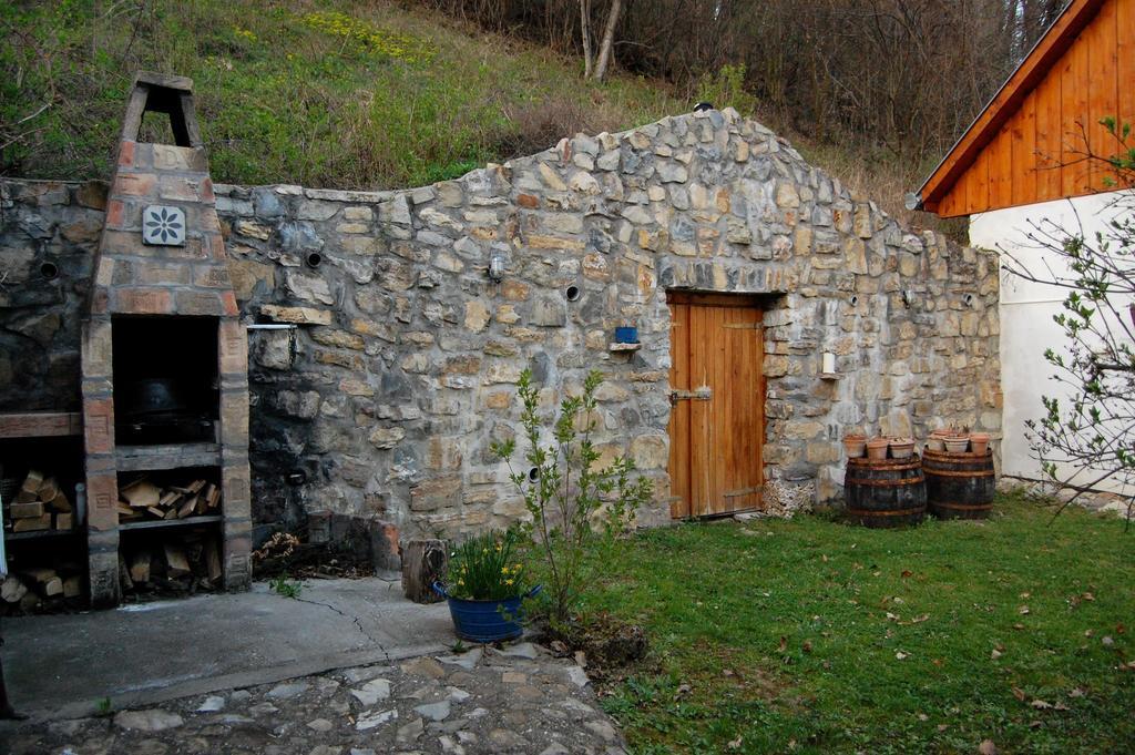 Tulipanos Vendeghaz Apartment Obanya Exterior foto
